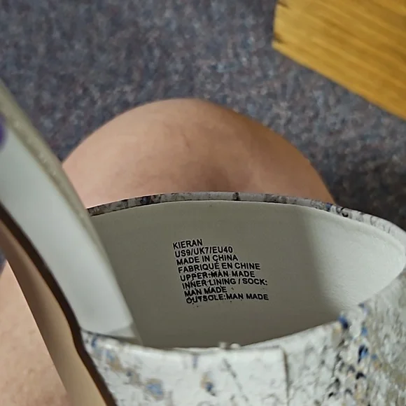 Snake skin print 4" heel size 9 slip on shoe - Picture 5 of 5